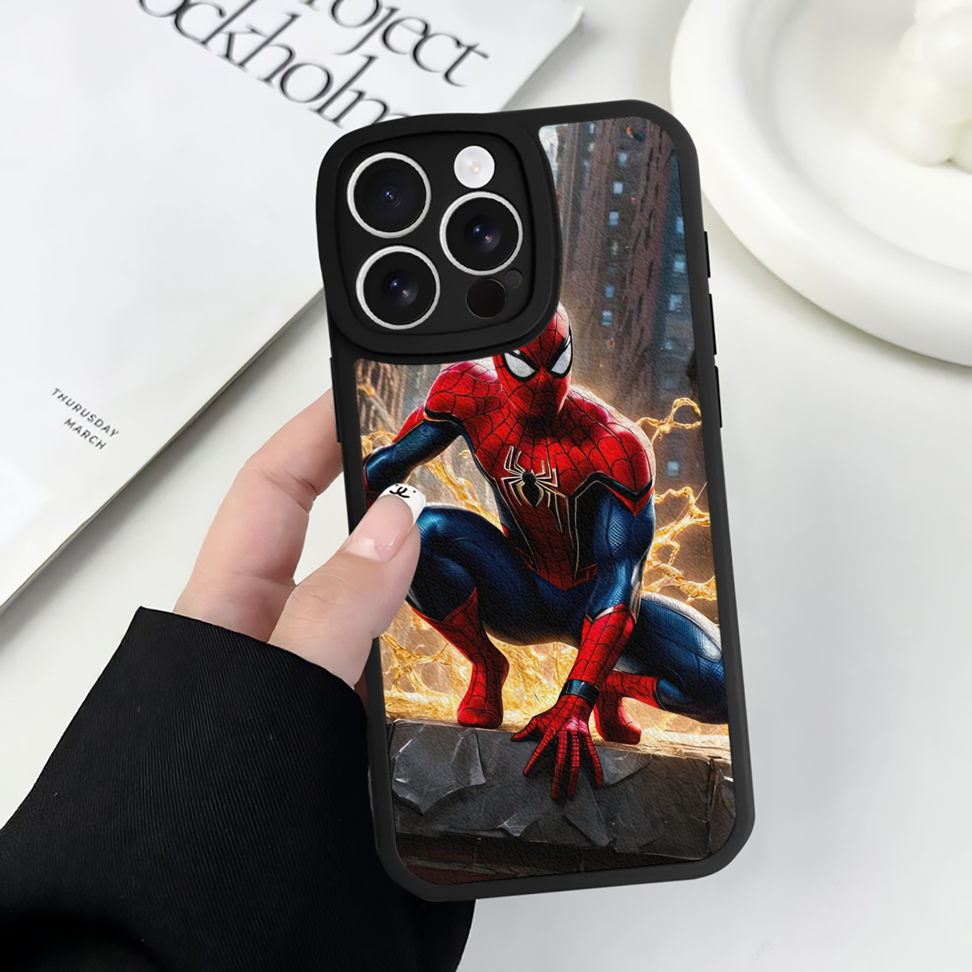 Spider Man スパイダーマン 【iPhone 16シリーズ対応】シリコンスマホケース（レザー調） 材質：シリコン